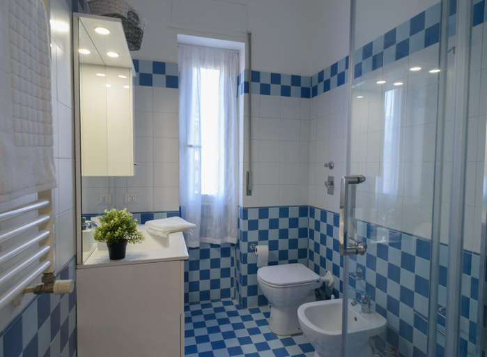 Bathroom 12