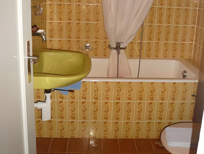 Bathroom 3, Hotel Splendide, Entremont