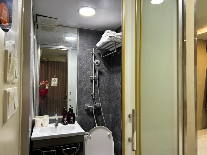 Bathroom 19