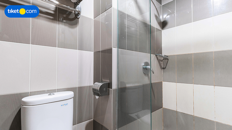 Bathroom 5, Grand Impression Hotel Medan, Medan