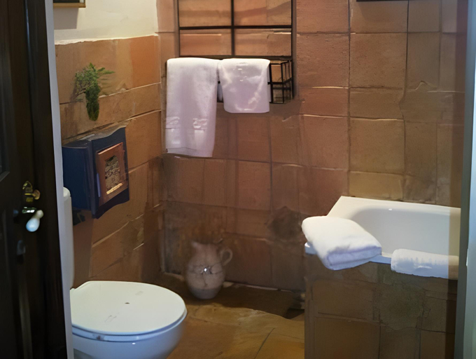 Bathroom 3, Hotel La Posada de Lalola, Huesca