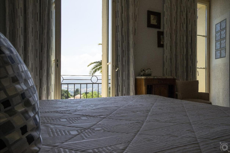 Bedroom 2, Hotel Restaurant Le Bellevue, Var