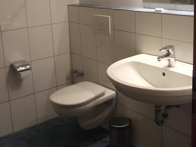 Bathroom 3, Hotel Rose - Gratis Parken, Osnabrück