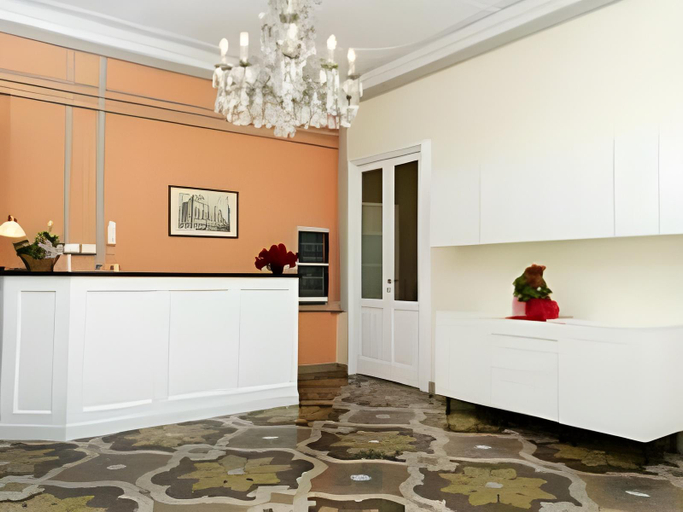 Others 5, Hotel Suisse, Genova