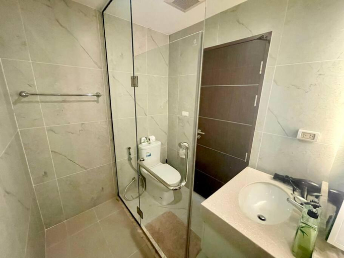 Modern 2-Bedroom Condo with Pool, Muang Chiang Mai