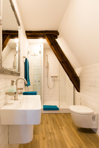 Bathroom 10