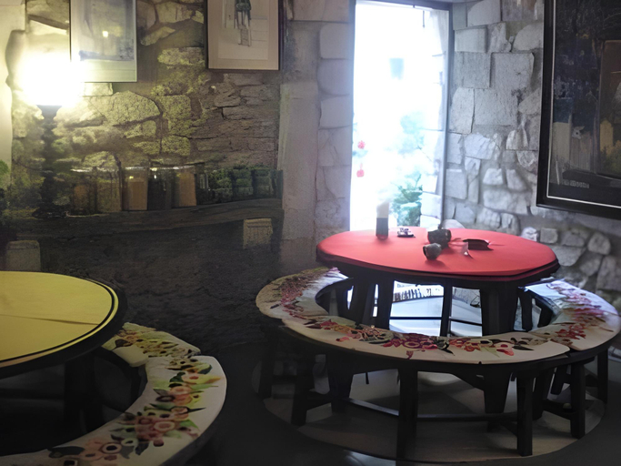 Others 5, Pensio Bellmirall, Girona