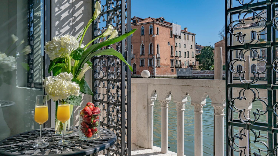 Others 3, La Loggia Grand Canal, Venezia