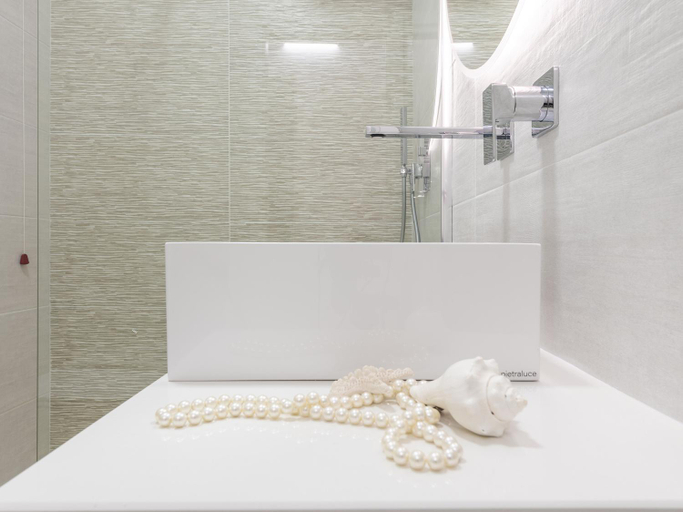 Bathroom 2, Palazzo Michelangelo, Cagliari