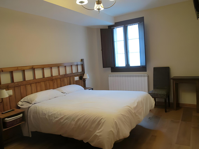 Bedroom 2, Hostal Casa Otsoa, Navarra