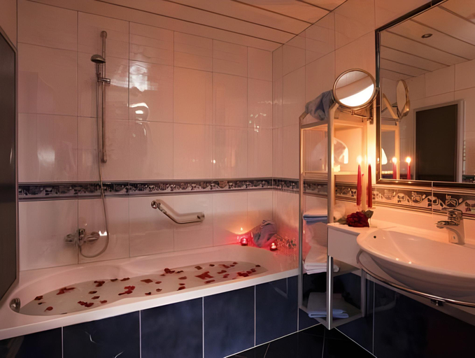 Bathroom 4, Hotel Alpenrose, Schwaz