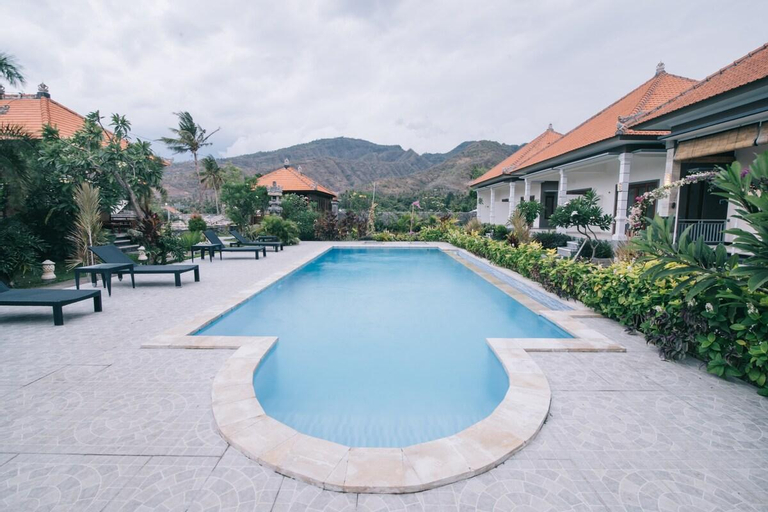 Swimming Pool 13