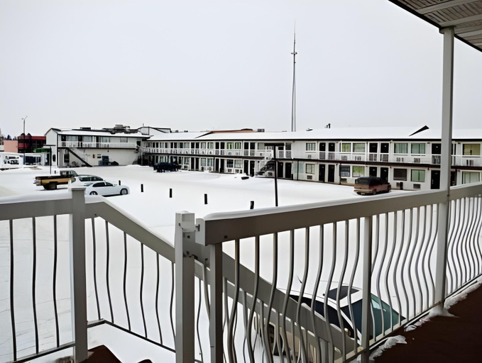 Others 5, Red Deer Inn & Suites, Division No. 8