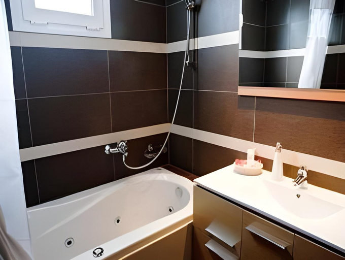 Bathroom 4, Apollon Hotel, Peloponnese