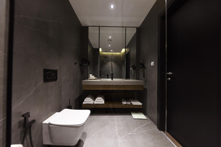 Bathroom 2, Hotel Uji Ftohte Tepelene, Tepelenës