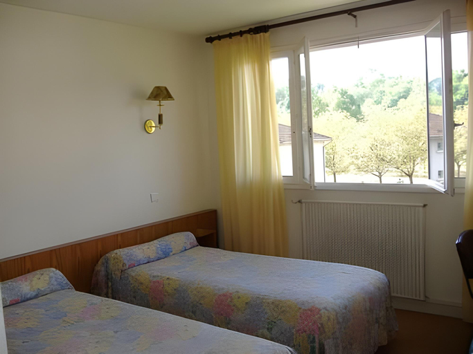 Bedroom 2, Hotel Brun, Isère