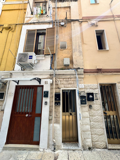 Others 4, IL FILO DI ARIANNA, Bari