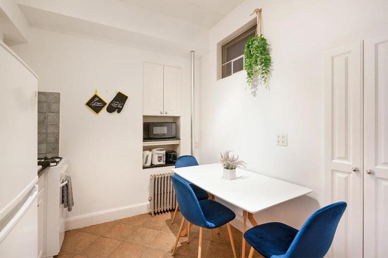 Others 5, 61-2A Large 1BR in Upper East Side, New York