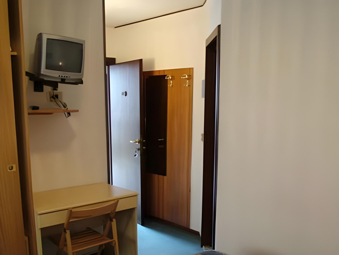 Bedroom 2, Hotel Marguareis, Cuneo