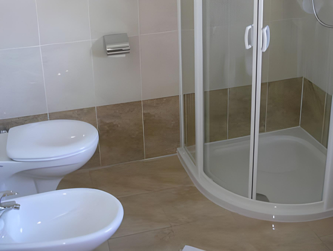 Bathroom 2, Garni La Tambra, Bolzano