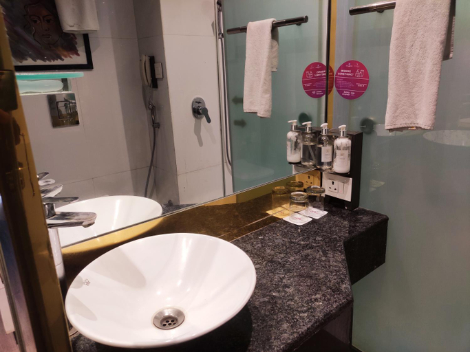 Bathroom 4, Regenta Inn Jaipur, Jaipur
