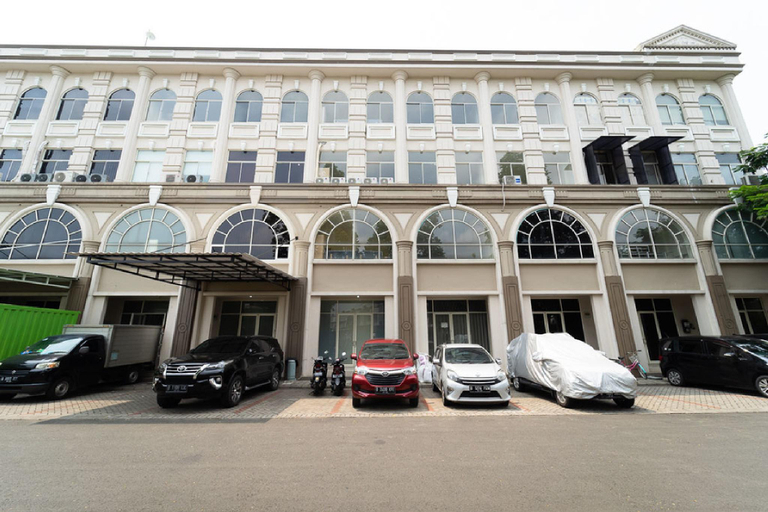 Exterior & Views