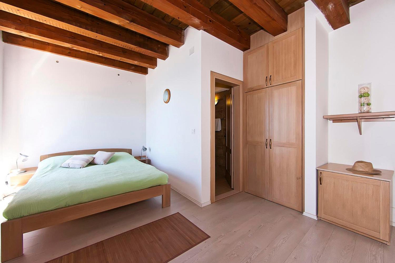 Others 2, Rooms , FREE parking, beach, sea front Castle Zamagna, Mali Zaton bay, Pojezerje
