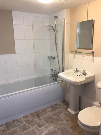 Bathroom 5, The Poldark Inn, Cornwall