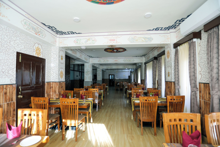 Food & Drinks 3, Hotel Lhading, Kawang