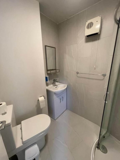 Bathroom 3, Chamberlayne Inn, London