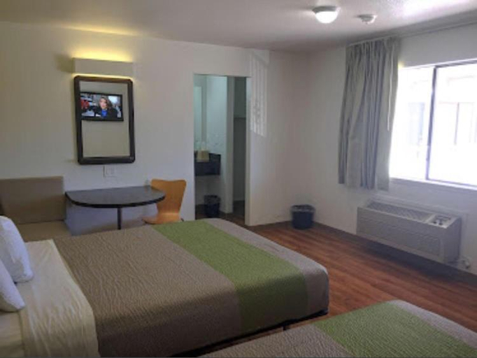 Bedroom 5, American Inn, Mineral
