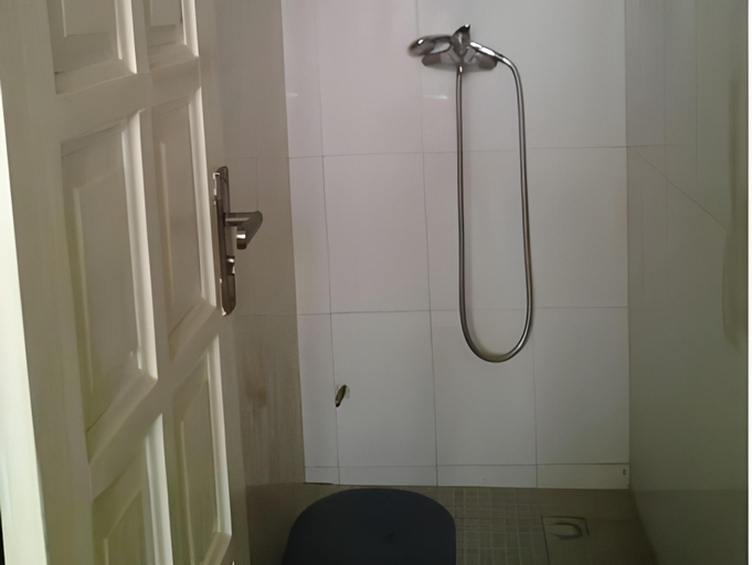 Bathroom 2, Access Inn, Accra
