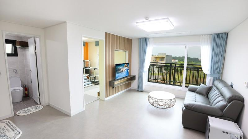 5, Jeju Makarios Pension, Jeju