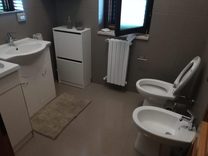 Bathroom 4, Villa Assunta con piscina, Benevento