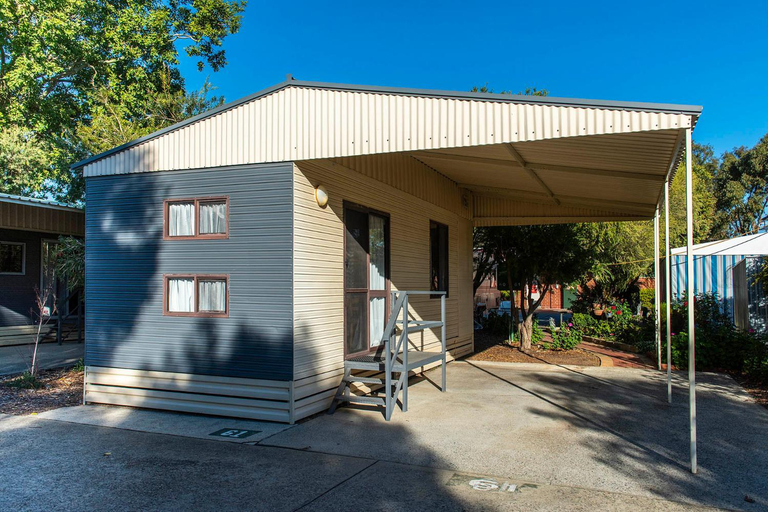Exterior 10