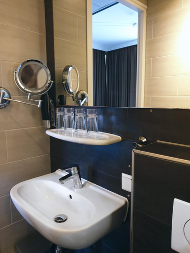 Bathroom 4, Hotel Mosaic City Centre, Amsterdam