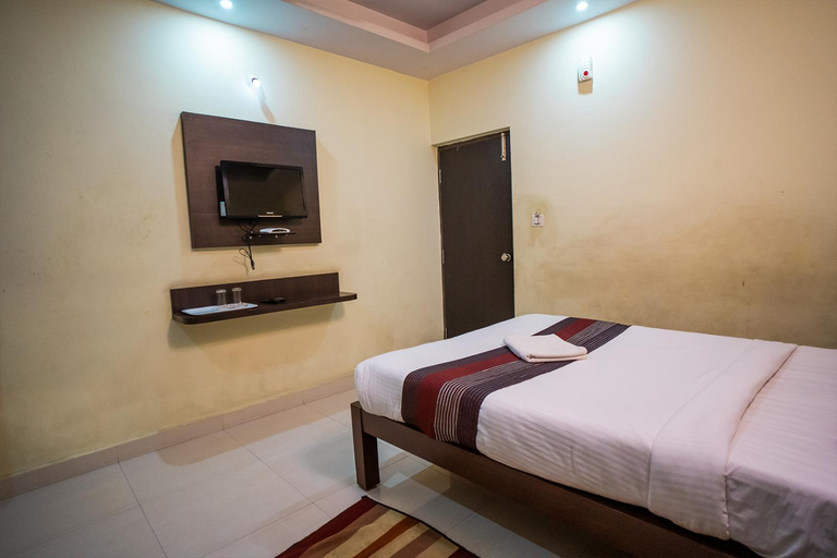 Bathroom 3, Hotel Prakaash Comforts, Mysore