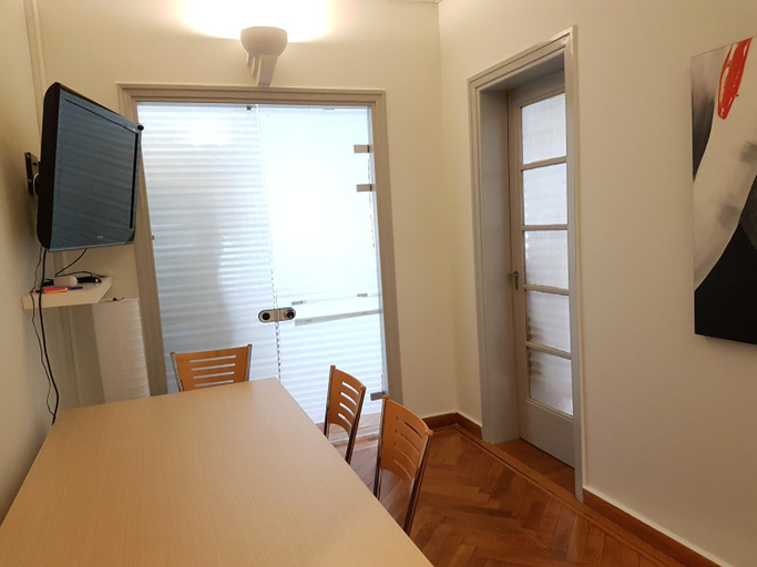 5, Errathens Pine Red and Taupe - Athens Center, Attica