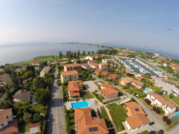 Exterior view 3, Bellasirmione, Brescia