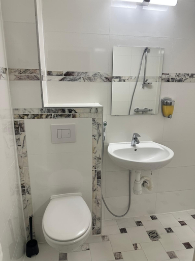 Bathroom 5, Sonne Hotel, Herne