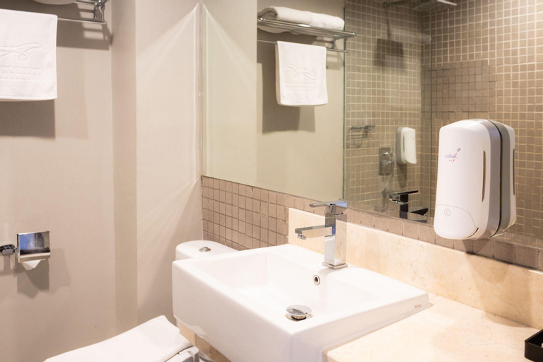 Bathroom 17