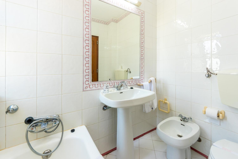 Bathroom 4, Hotel Mar A Vista, Albufeira