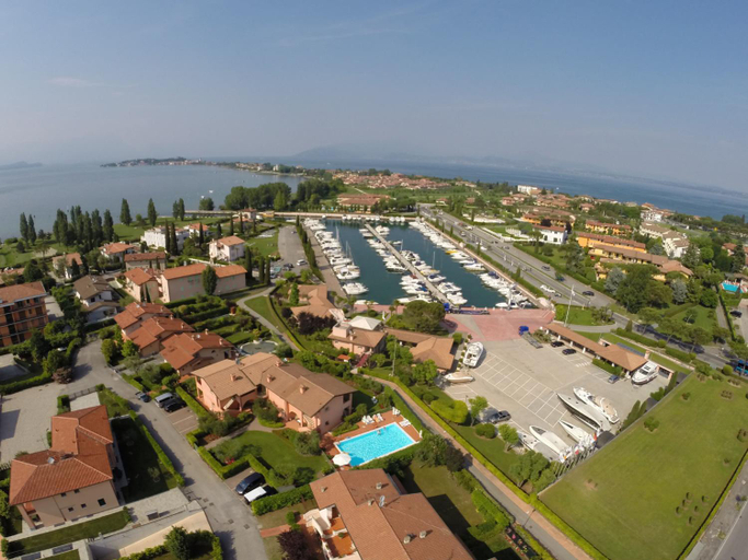 Exterior view 2, Bellasirmione, Brescia