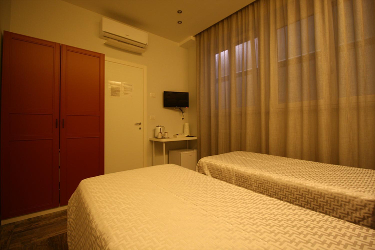 Others 3, Recia Room, Napoli