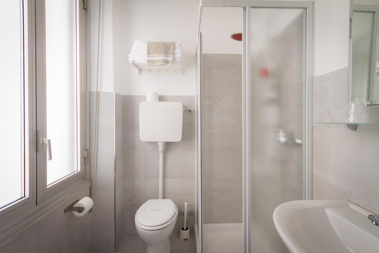 Bathroom 4, Hotel Spot Varazze, Savona
