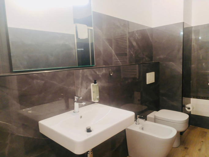 Bathroom 10