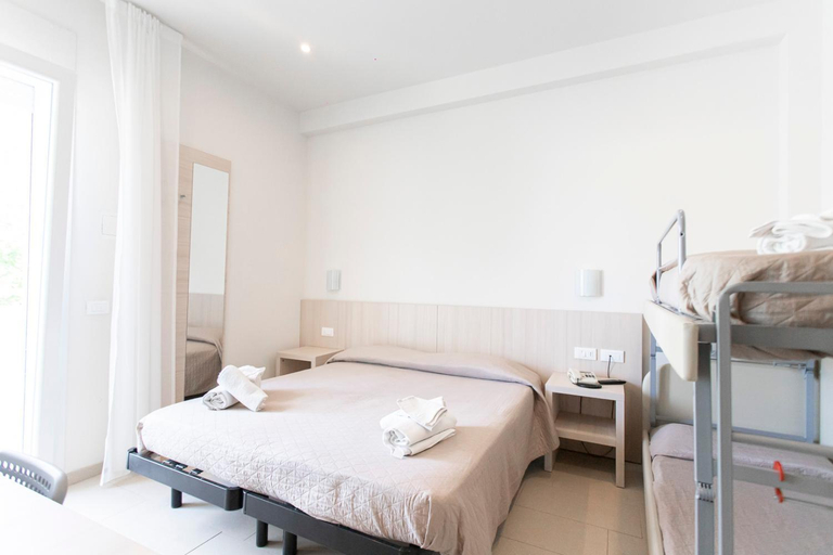 Bedroom 3, Hotel Primiana, Rimini