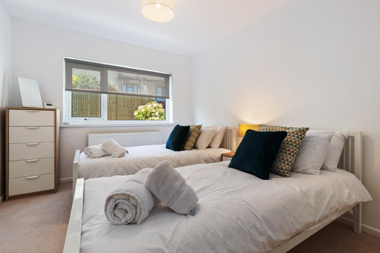 Bedroom 3, Merlins Gardens - Tenby Cottage, Pembrokeshire