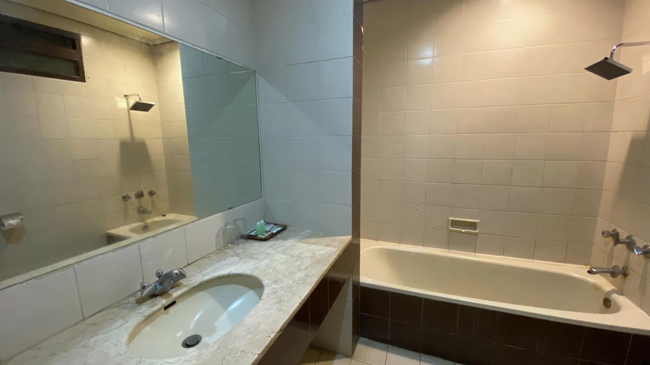 Bathroom 9