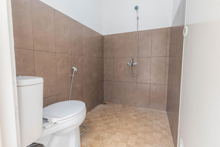Bathroom 28